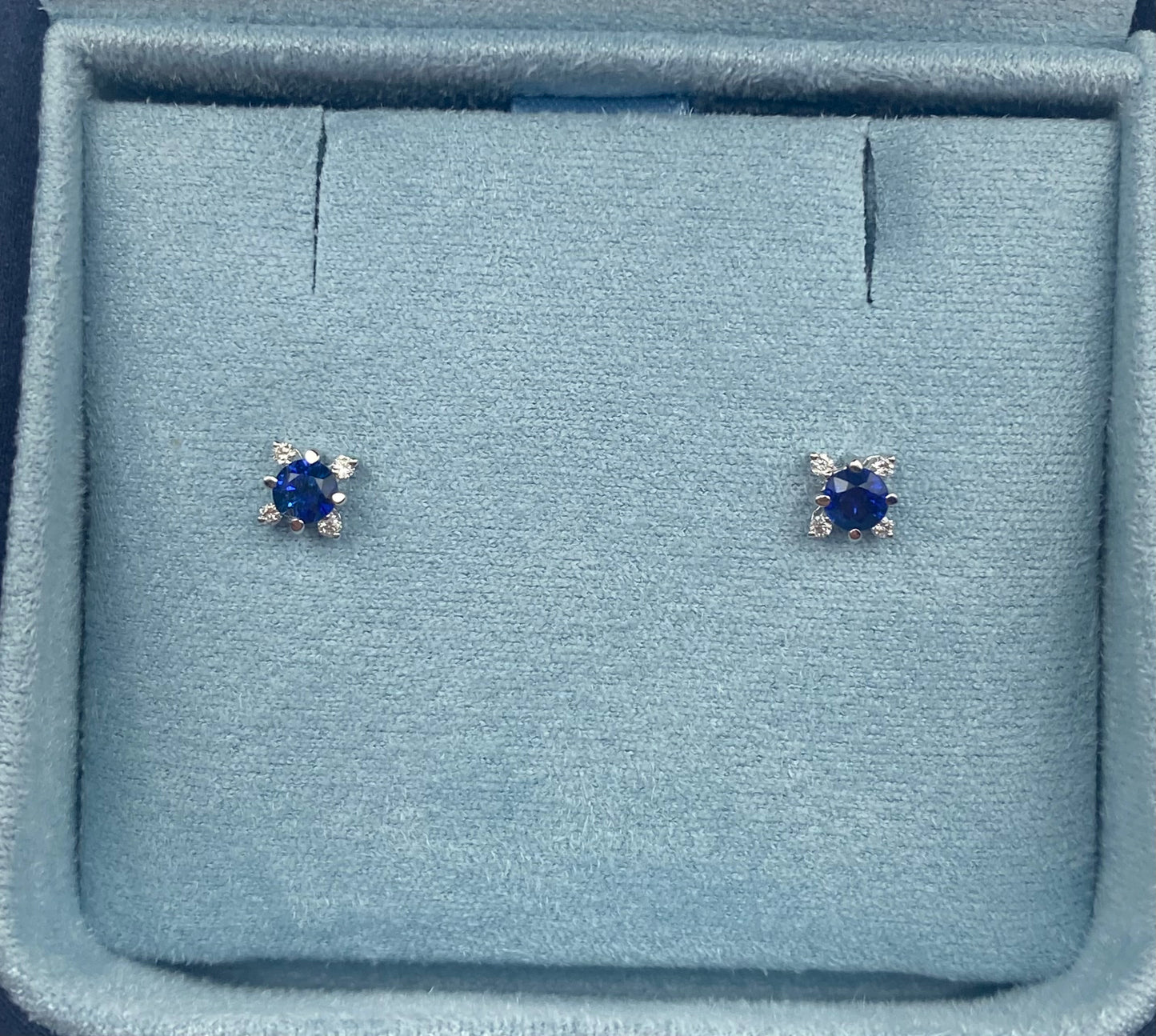 Orecchini Oro 750 con Zaffiri e Diamantini