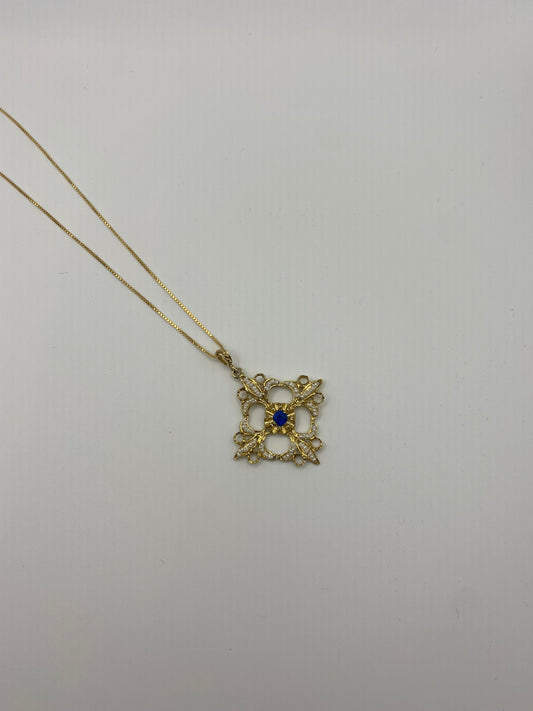 Collana con Ciondolo in argento dorato, pietra Blu e Microperle