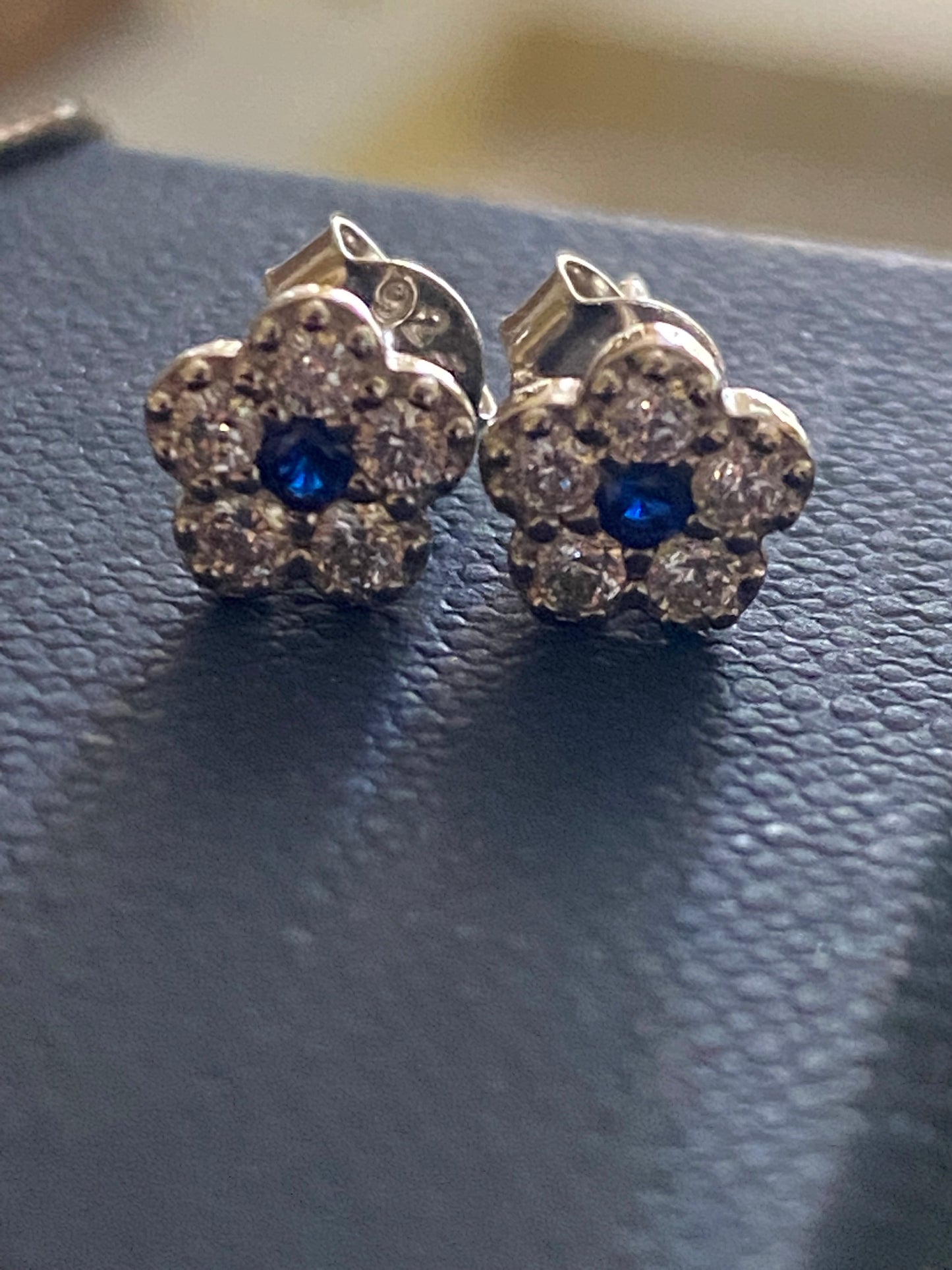 Parure collana con ciondolo e orecchini a forma di fiore