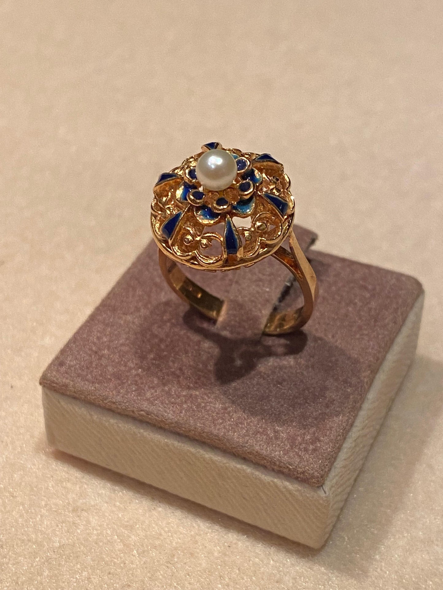 Anello Vintage in Oro con Perlina al centro