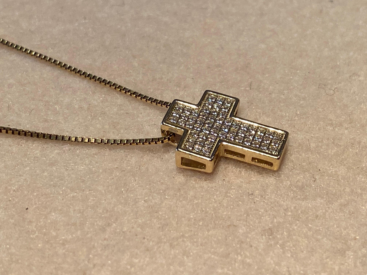 Collana Croce in Argento Dorato e Zirconi