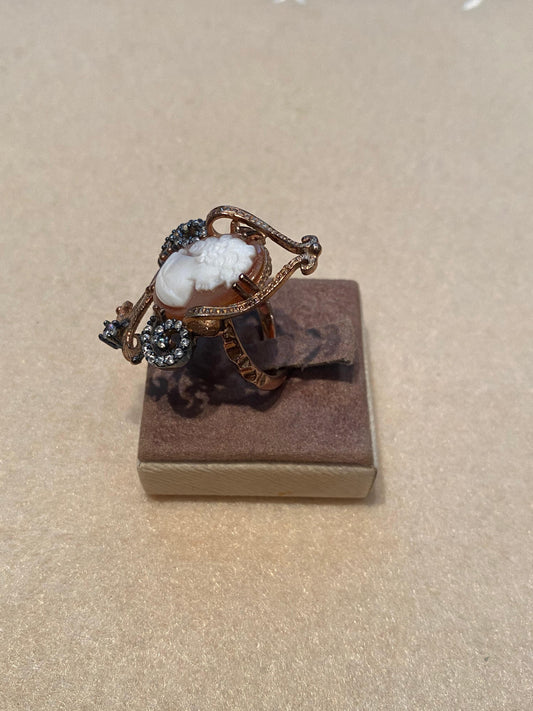 Anello Dama in Cammeo montato su Argento Rosé