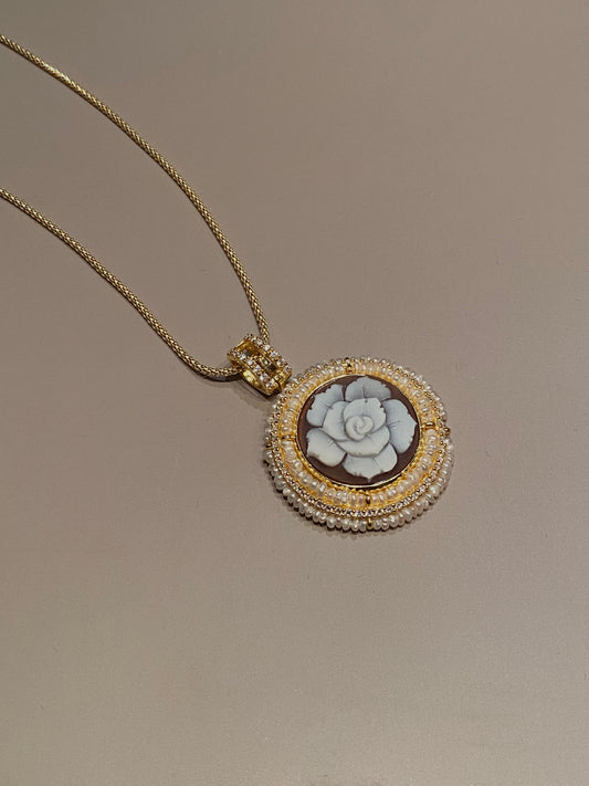 Catena e ciondolo Cammeo Fiore con Microperle
