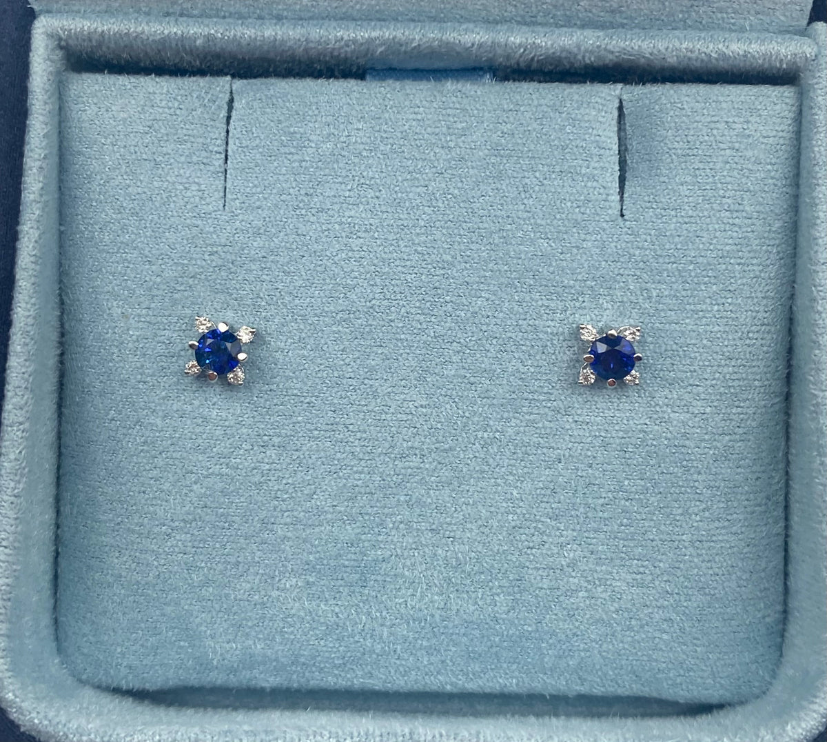 Orecchini Oro 750 con Zaffiri e Diamantini