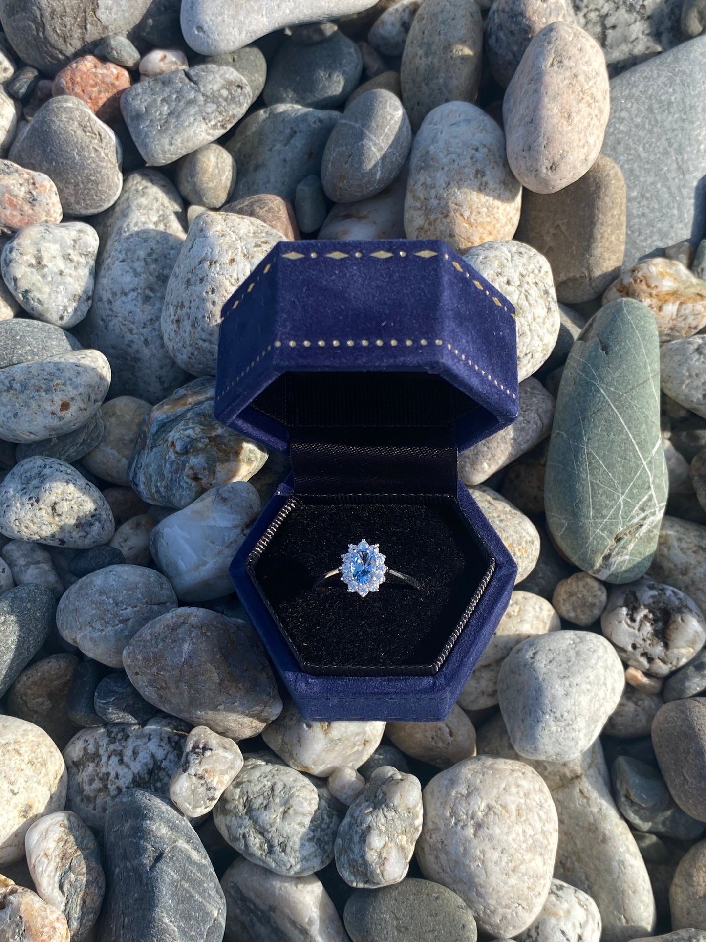 Anello Margherita Azzurro in Oro Bianco