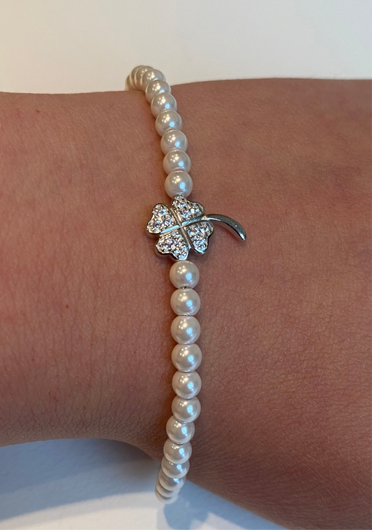 Bracciale con Perle e Quadrifoglio di Zirconi