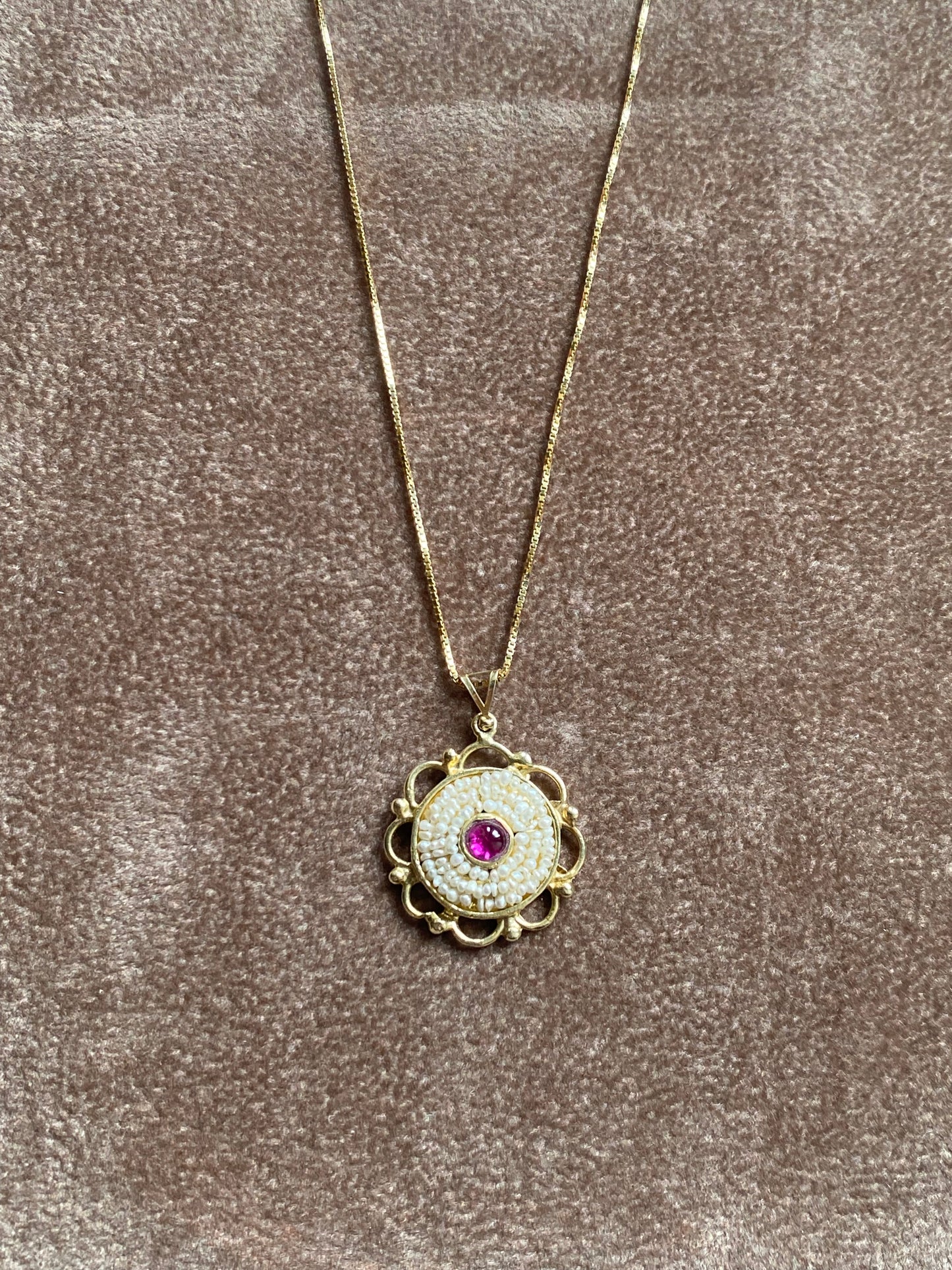 Collana Fiore con ciondolo in argento Dorato, pietra Rossa e Microperle