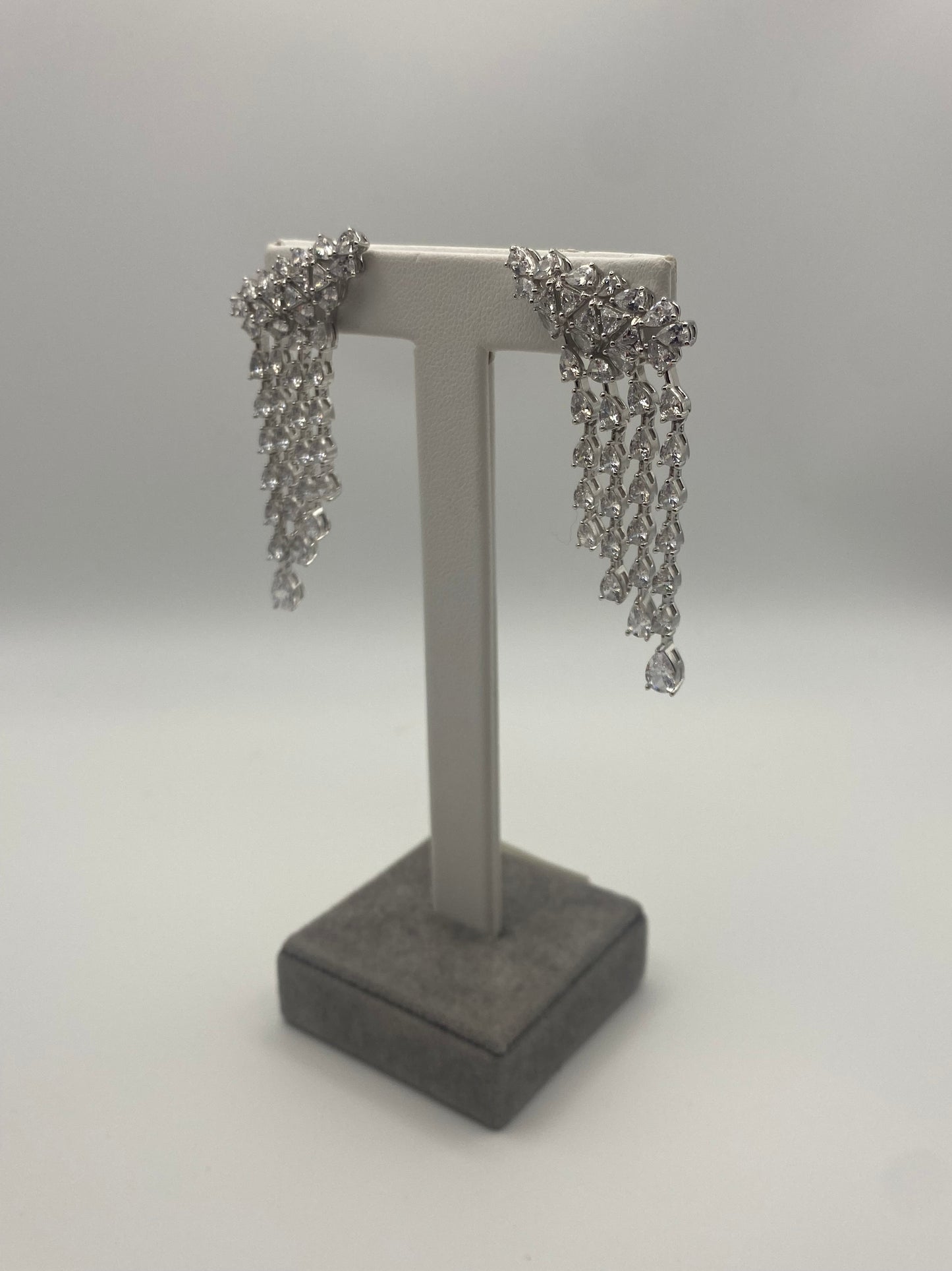 Orecchini Pendenti a Cascata con Zirconi a Goccia