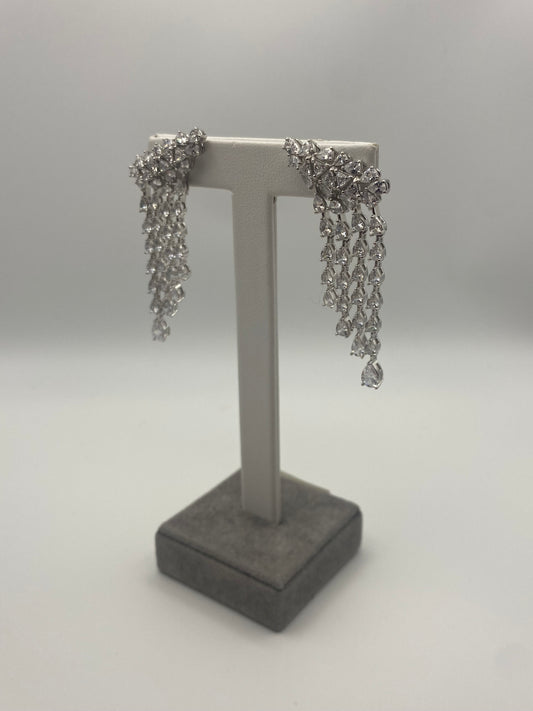 Orecchini Pendenti a Cascata con Zirconi a Goccia