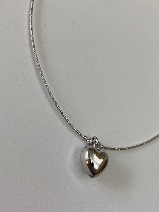 Girocollo Semirigido con Cuore Bombato