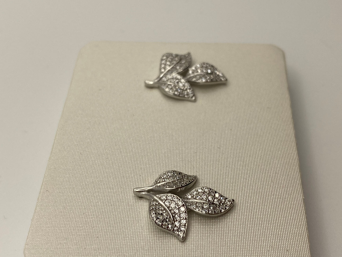 Orecchini Foglie in Argento 925 con Zirconi