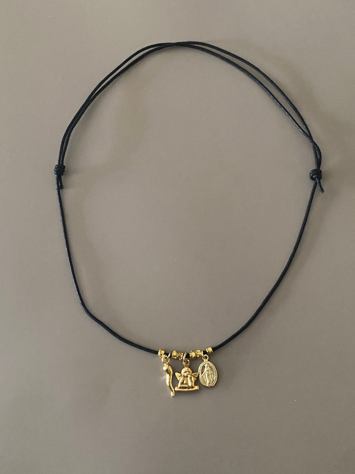 Choker con Charms e pepite