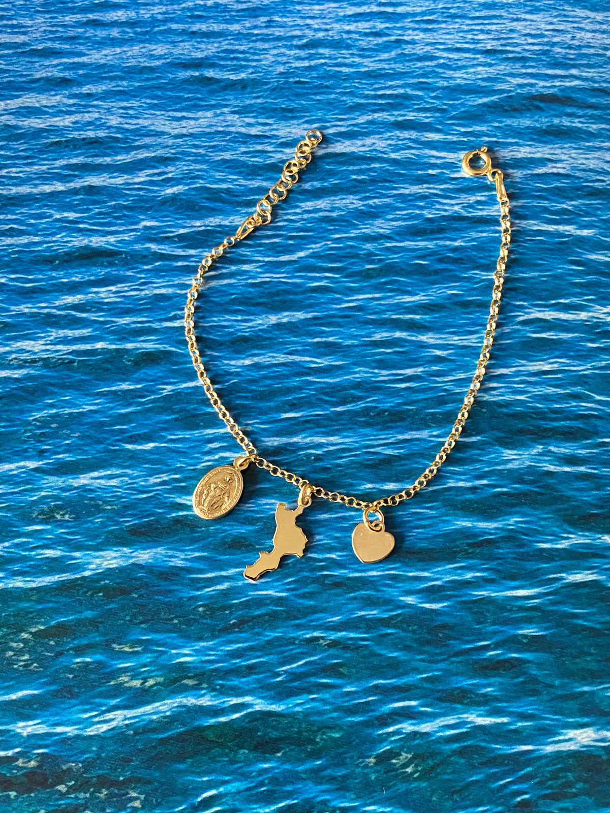 Bracciale in argento 925 dorato con sagoma della Calabria, Madonnina Miracolosa e cuoricino - Zumpano Gioielli