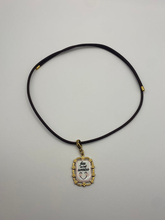 Cordoncino Magnetico Marrone con ciondolo "Fai un Bel Sorriso"