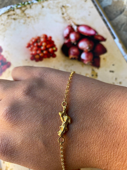 Bracciale in argento 925 dorato con sagoma della Calabria e superficie in rilievo - Zumpano Gioielli