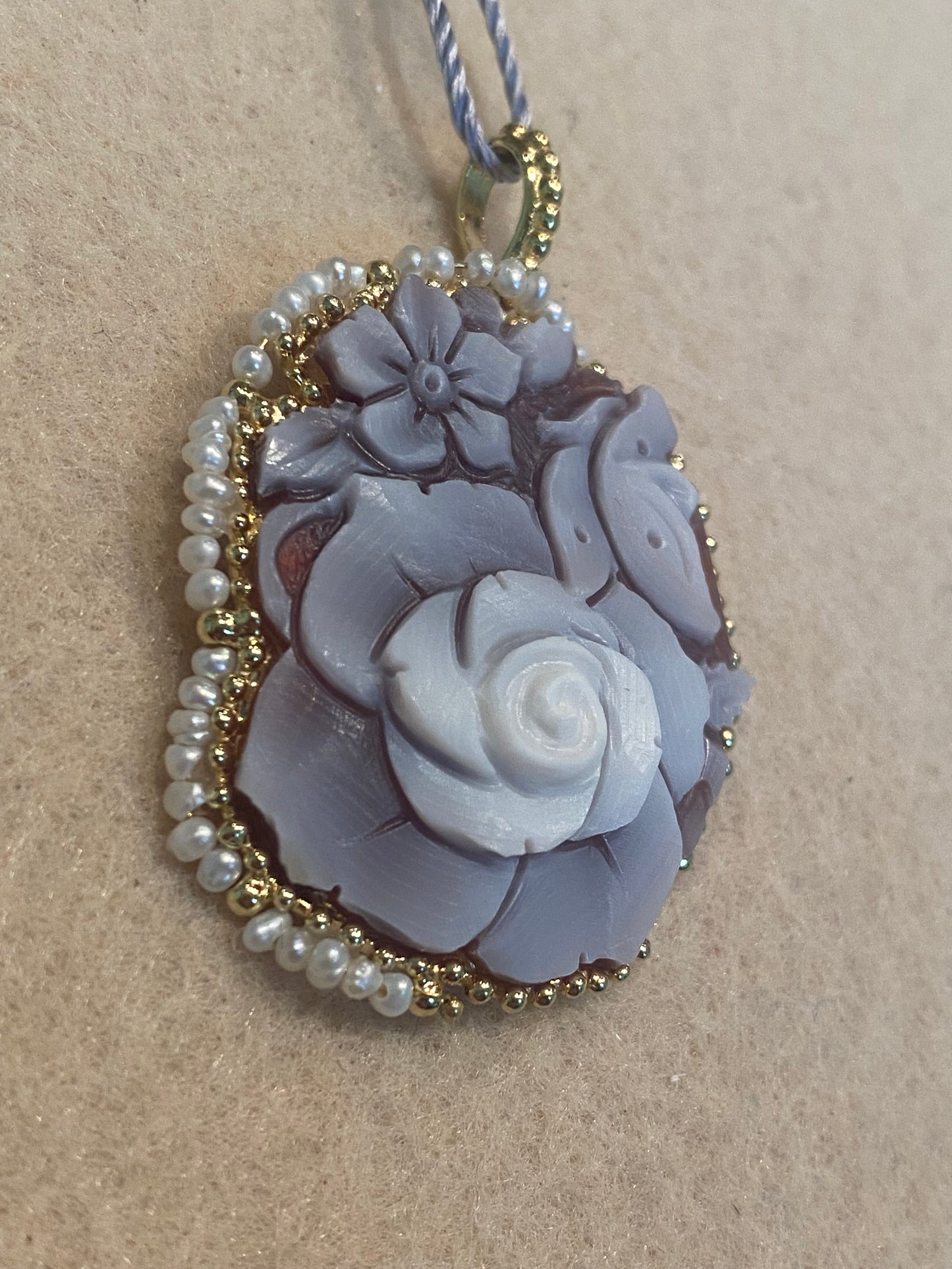 Ciondolo Cammeo Fiori con Microperle