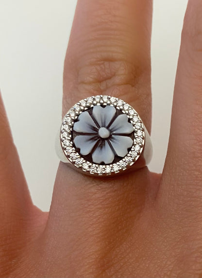 Anello Fiore in Cammeo montato su Argento
