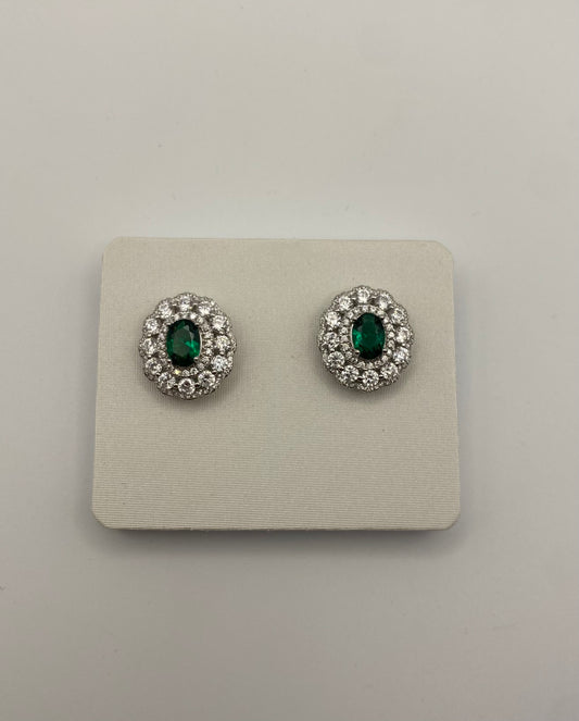 Orecchini Aurora ovali in argento 925 con zircone verde e doppio contorno di zirconi bianchi, vista frontale coppia - Zumpano Gioielli