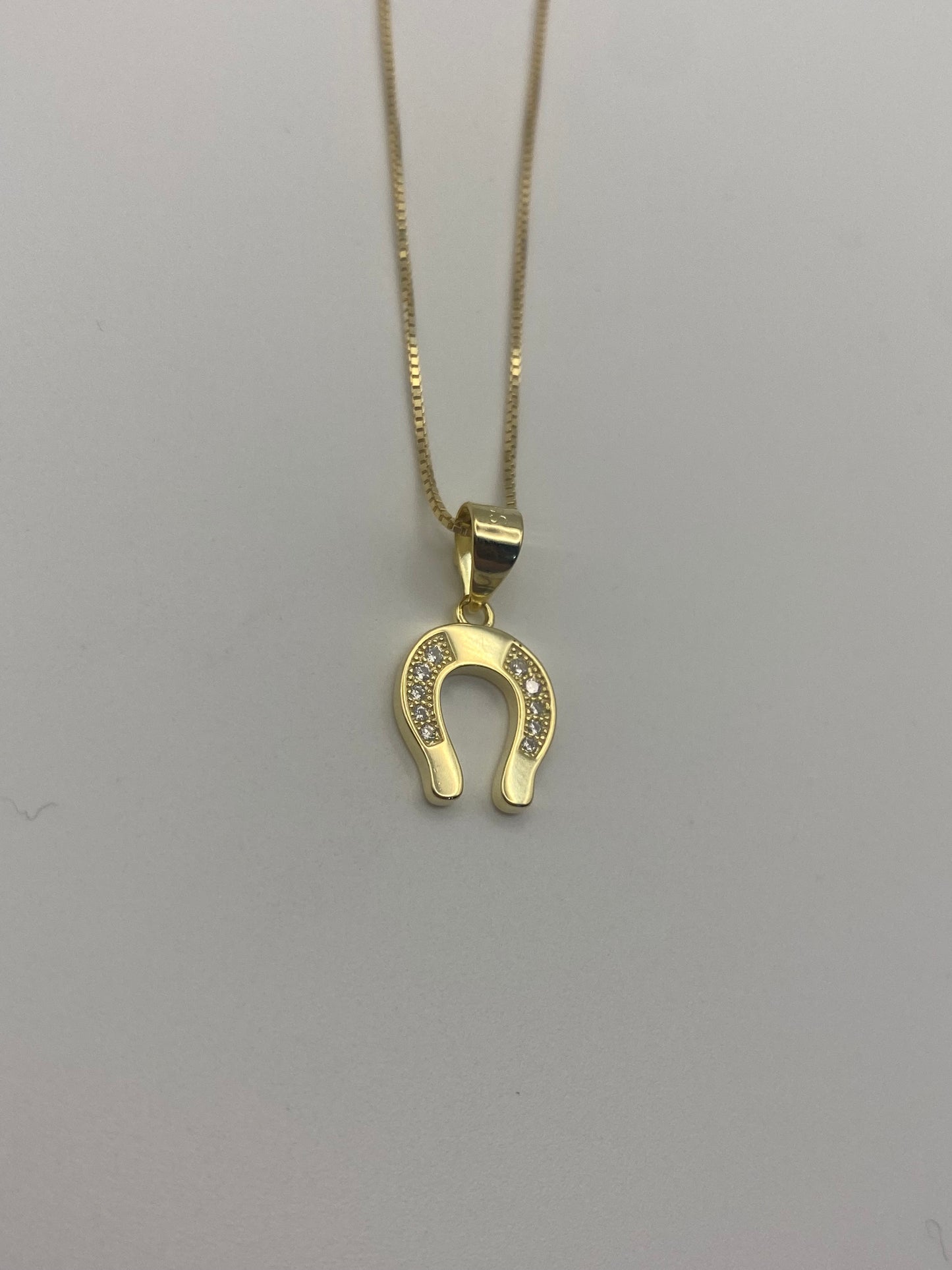 Collana con Ciondolo a Forma di Ferro di Cavallo