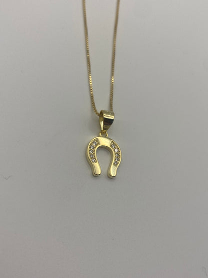 Collana con Ciondolo a Forma di Ferro di Cavallo