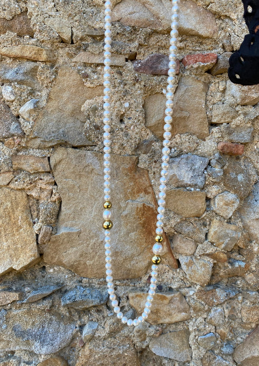 Collana lunga di perle d'acqua dolce con sfere in argento dorato 925 - Zumpano Gioielli