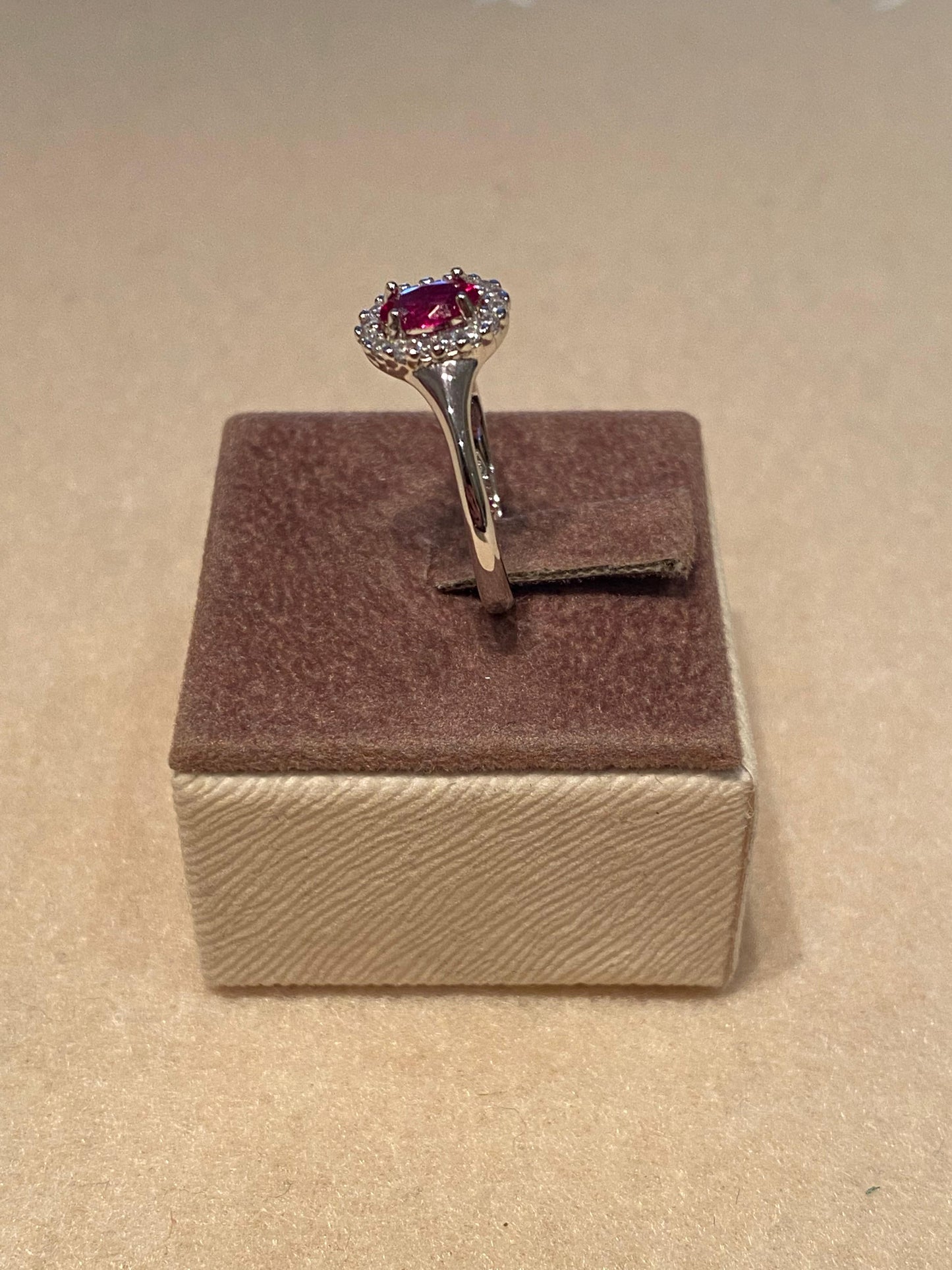 Anello Margherita Rosso Mini in Oro Bianco