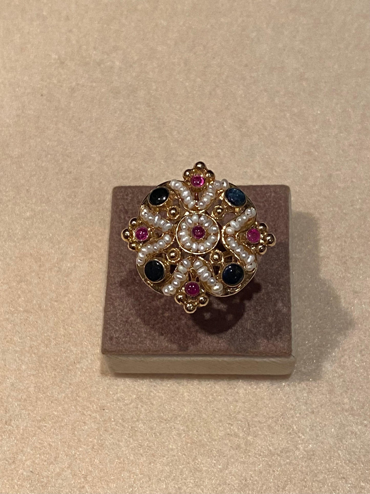 Anello in Oro con Microperline e Pietre Preziose