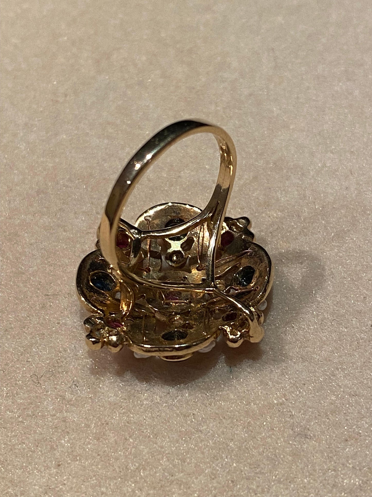Anello in Oro con Microperline e Pietre Preziose