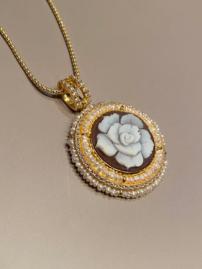 Catena e ciondolo Cammeo Fiore con Microperle