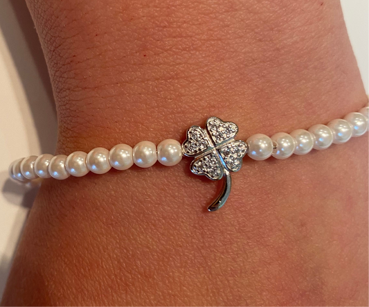 Bracciale con Perle e Quadrifoglio di Zirconi