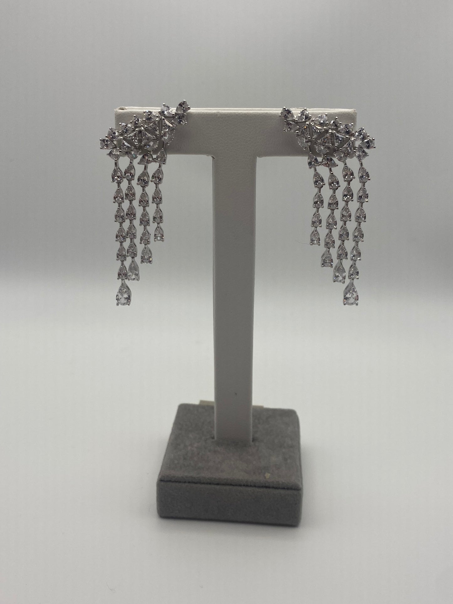 Orecchini Pendenti a Cascata con Zirconi a Goccia