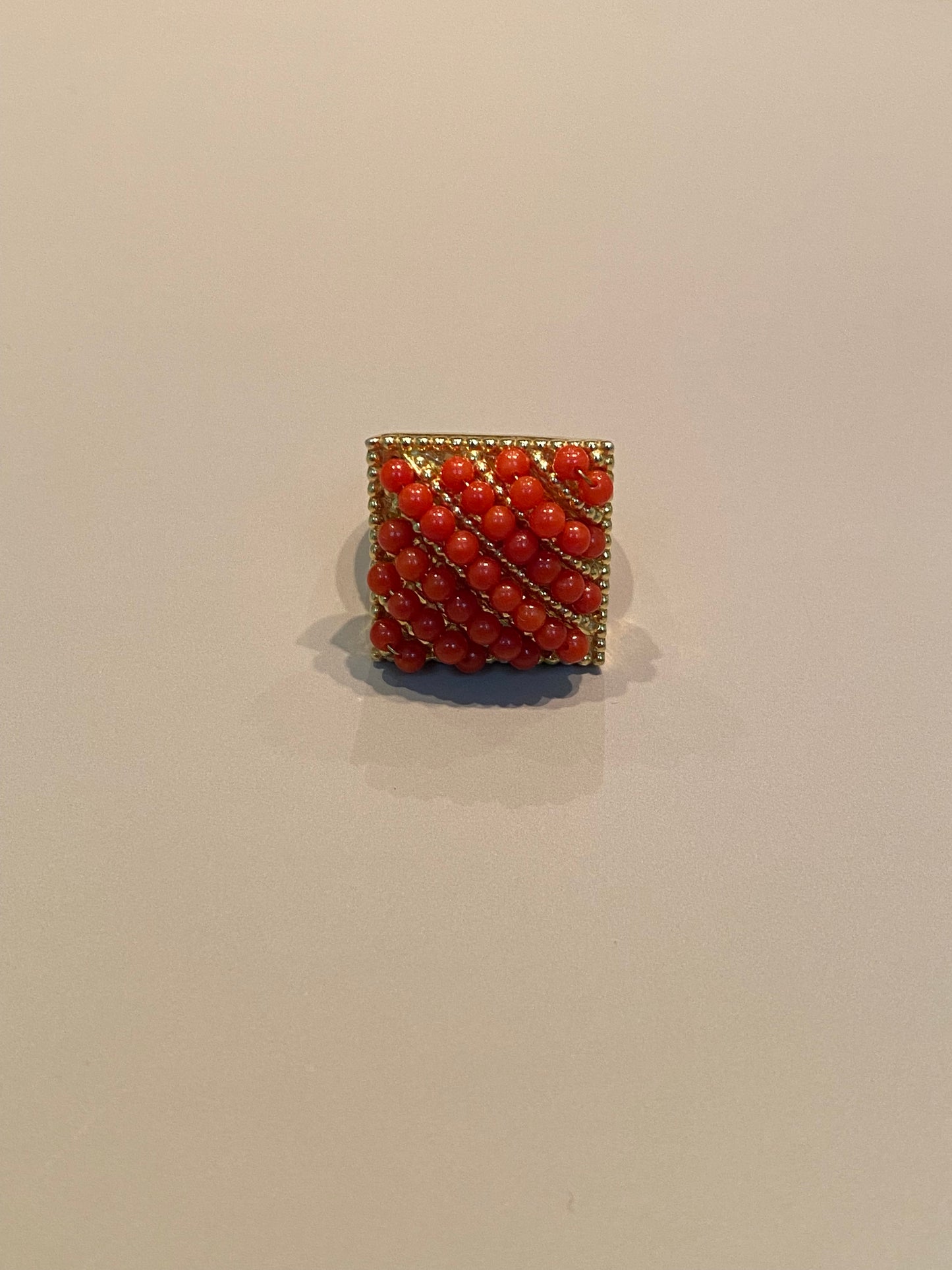 Anello in Argento Dorato con Coralli