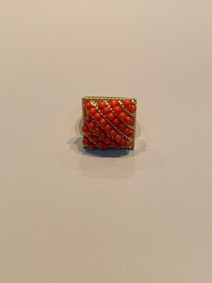 Anello in Argento Dorato con Coralli