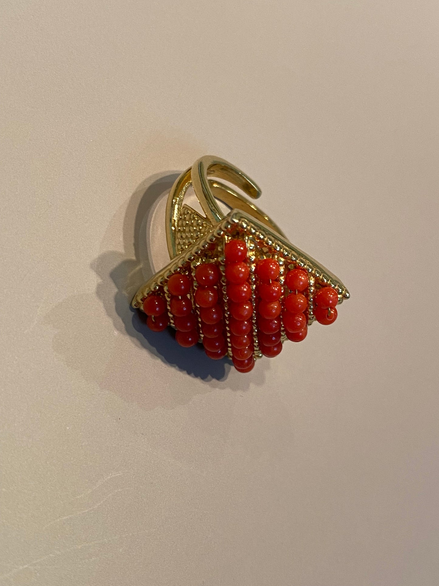 Anello in Argento Dorato con Coralli
