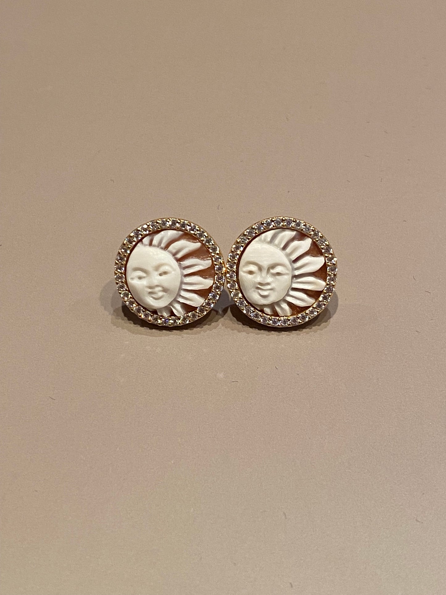 Orecchini Sole a Lobo in Argento 925 dorato con Cammei Conchiglia