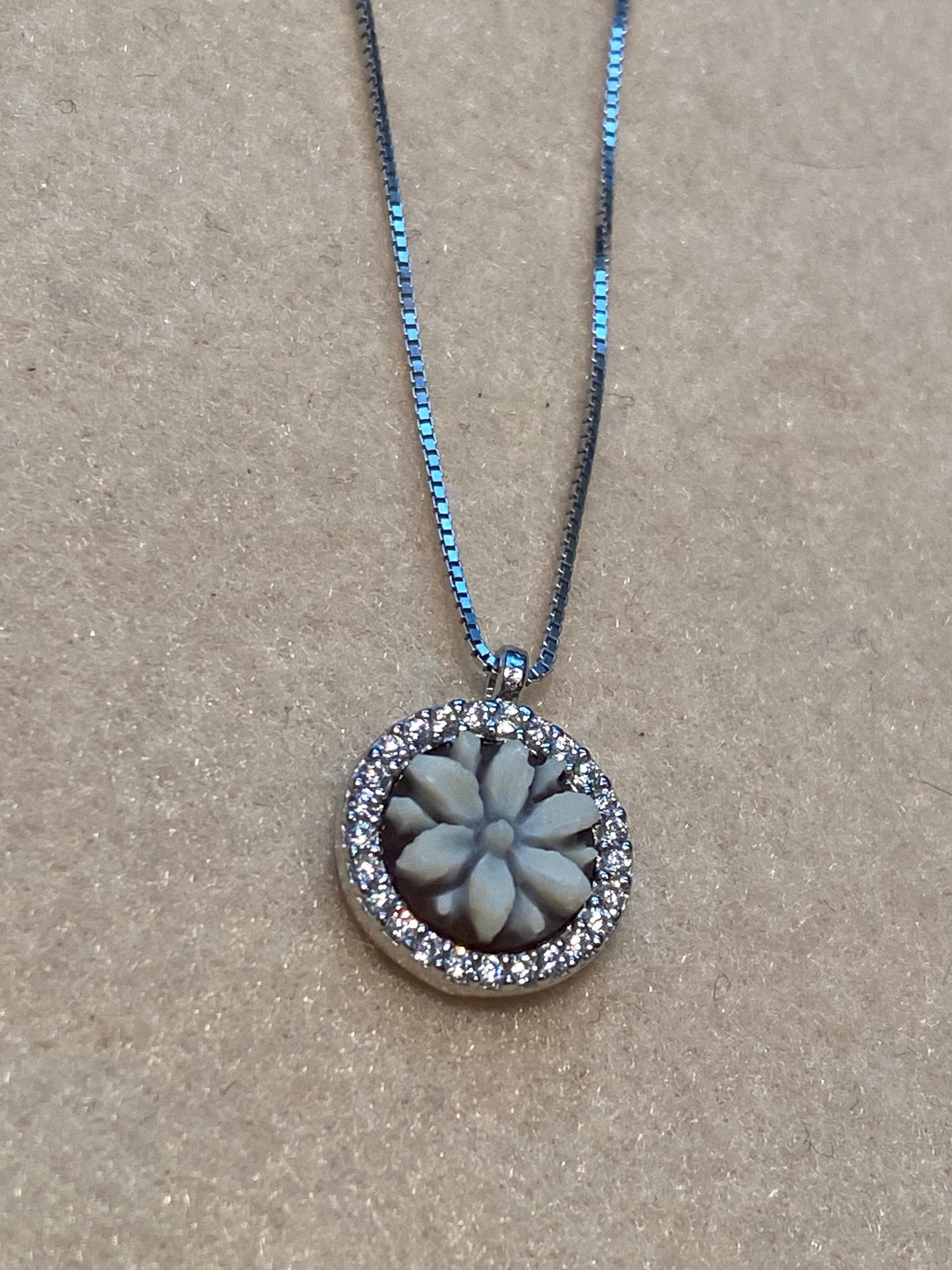 Girocollo Cammeo Fiore Mini in Argento