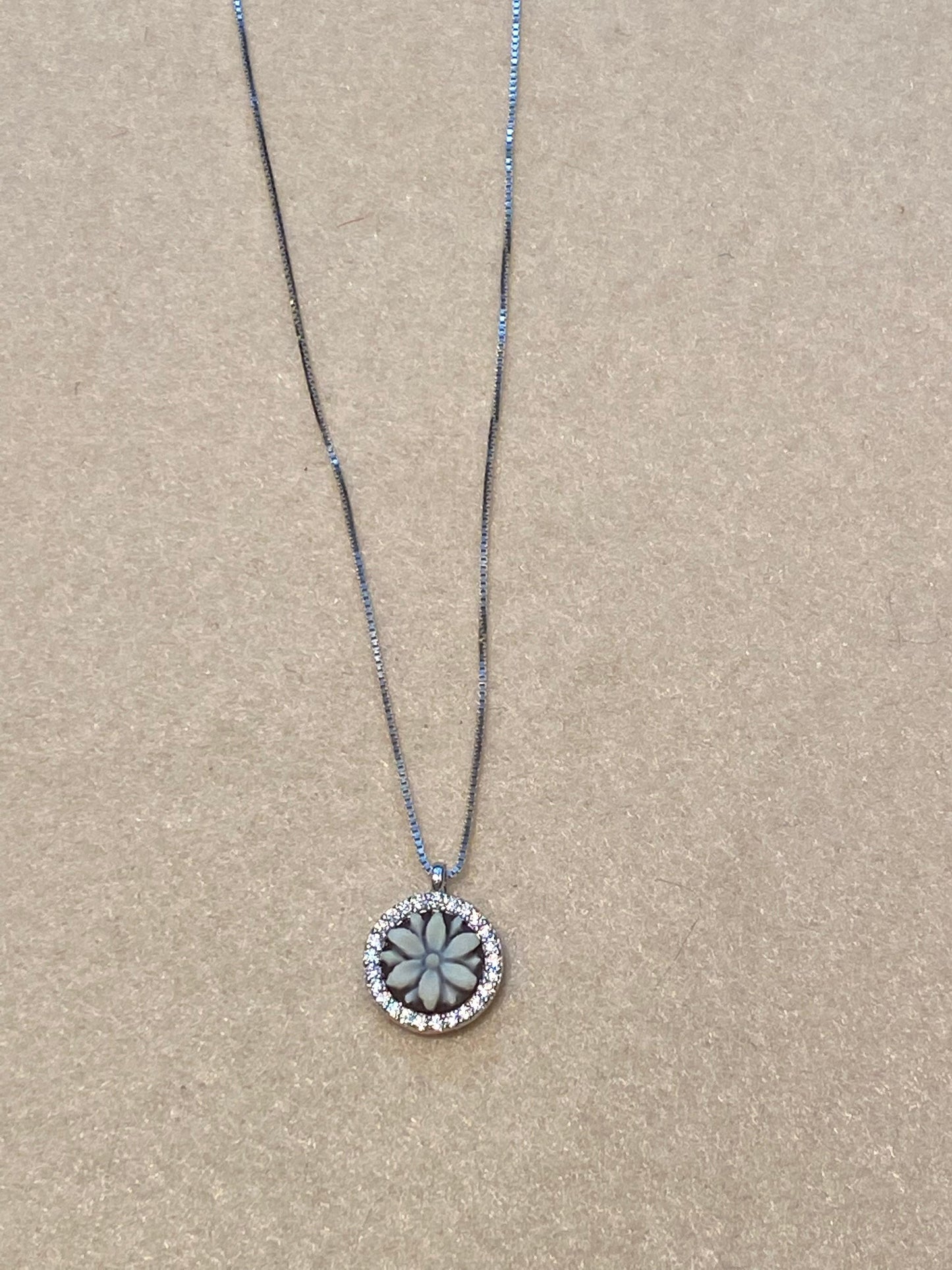 Girocollo Cammeo Fiore Mini in Argento